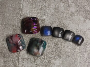 エーハチヨンロク(A846)の写真/《初回オフ無料！》お仕事や家事等でハンドネイルが不可でも足元なら♪絶妙ニュアンスで毎日を彩るフットへ