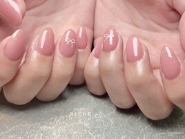 シンプルガーリーネイル