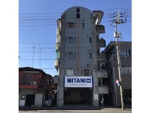 外観。こちらのマンション3階です。エレベーター有り。