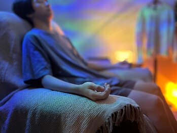 眠り猫の写真/【寝つきが浅い、日中に眠気がひどい方へ!】極上ヘッドスパで頭のコリをほぐし、眼精疲労/頭の疲れを解消！