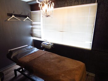 ソーレエルーナ(SOLE e LUNA)/シャンデリアでカジュアル個室