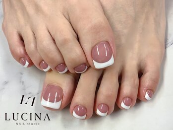 H-765上品フレンチフットネイル