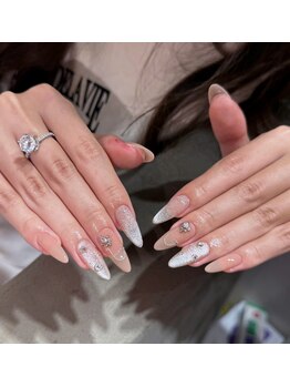 ヘブン ネイル 鶯谷(HEAVEN Nail)/ラメネイルとチャーム付き