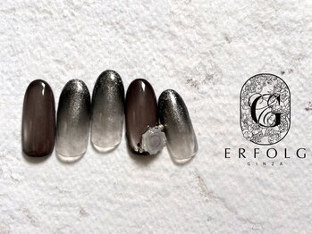 シックなバラネイル