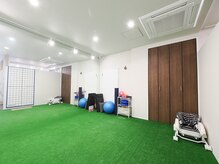 西明石はなまえ整骨院/芝スペースを活用して動作改善！