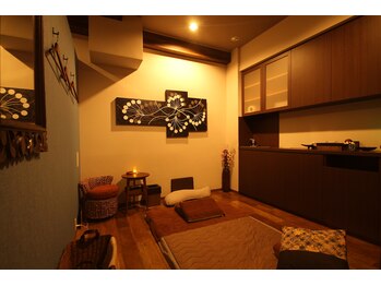 サバイディー 新宿西口店/全部屋贅沢な内装の個室です