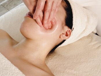 ピリリコ 白金台の写真/小顔×食いしばりケア◎食いしばり・たるみ・くすみを改善◎めぐる小顔リンパフェイシャル