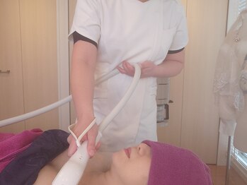 サロンハナ(Salon HANA)/バスト専用の波長の光を照射