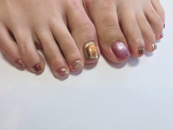 ネイルサロン フィフスアベニュー(Fifth Avenue)の写真/フットジェルだって自分好みのアートがしたい！流行のアートや繊細なデザインもスゴ腕ネイリストにお任せ♪