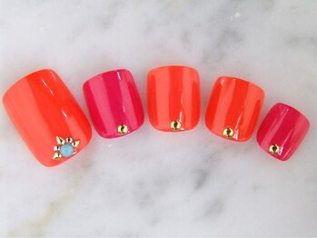 シックネイル(CHIC nail)/フットケアカラー(単色)¥6480~