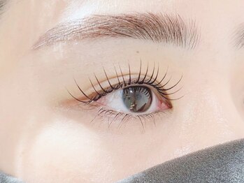シャイニー 南堀江(SHINY)の写真/【まつげパーマ】目の形&まつげの長さに合ったロットで綺麗なカール♪ラッシュリフト◆パリジェンヌ2種類有
