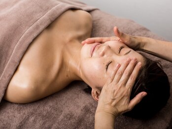 トリート(TREAT)の写真/深部に働きかけるマシンケア&肌に吸いつくリフトUPマッサージのWケアでたるみ改善&リフトアップ♪小顔も◎