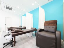 西宮ヤノ整骨院の雰囲気(カーテンで個室化。ベッドとマットの消毒は毎回行っています。)