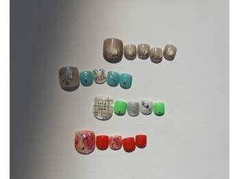 ネイル ルーム ルーク(nail room Rook)の写真/【フットワンカラー¥8100/フット定額¥9900】定額メニューは選べるアートサンプル&好きなカラーに変更可能♪