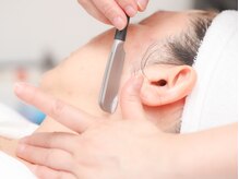 もみあげ、フェイスラインも隙のない美肌にシェービング！