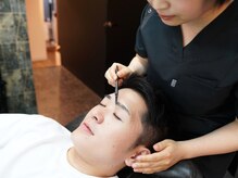 眉毛HOUSE 新宿店【メンズ/眉毛サロン/眉毛ワックス/アイブロウ/眉毛】の雰囲気（全席半個室で、安心♪【眉毛/眉毛サロン/アイブロウ/メンズ眉】）
