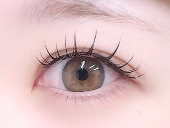ロナ(Lona)の写真/アップワード技術で自まつげを根元からグイッと立ち上げ♪自然でぱっちりとした目元を長期間キープ◎