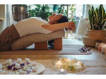 ラフヨガサロン(LAUGH YOGA SALON)の雰囲気(キャンドルの灯火とアロマの香りに包まれた心地のいい癒し空間◎)