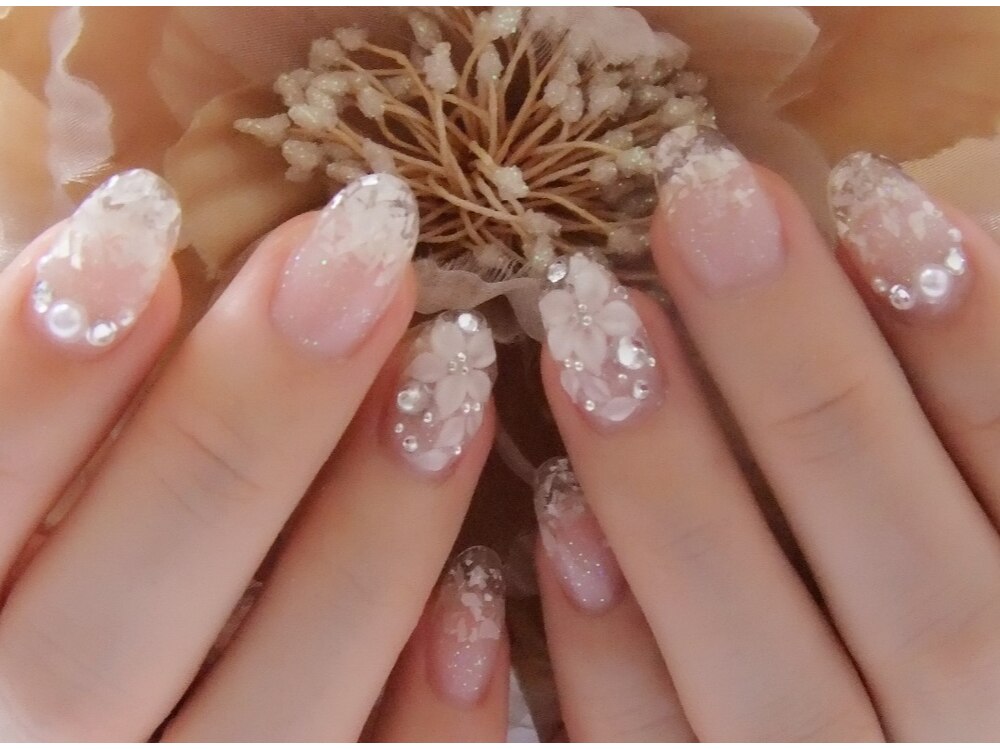 2025年冬】フラワー ブライダル ハンドのネイルデザイン集｜人気順  