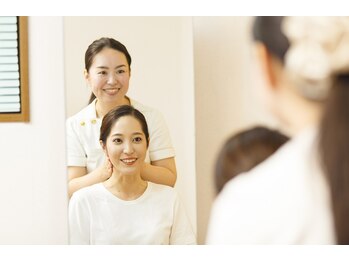 エス バランス 京都四条烏丸/【小顔矯正】鏡前歪みチェック