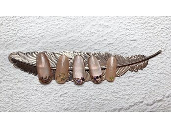 ラウレアルア(Laure’a lua)/マグネットネイル