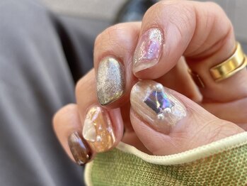 ネイル アトリエ コモード(nail atelier Comodo)/ニュアンスネイル [パールMIX]