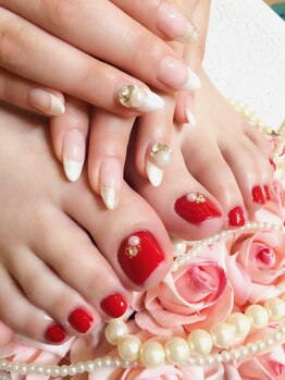 ネイルサロン ヴィヴィスウィート(Nail Salon Vivi Sweet)の写真/ふかふかのリクライニングチェアでVIPなお姫様気分…☆ゆったり空間で贅沢な癒しの時間をお過ごし下さい♪