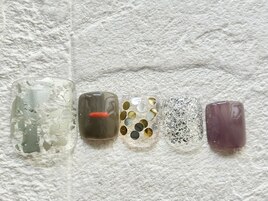 FOOTネイル ¥9980 くすみカラー