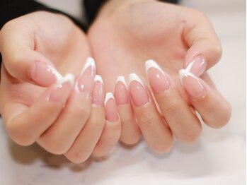 ネイルルームヴォーグ(Nail Room VOGUE.)の写真/《検定取得ネイリストの技術が際立つ》一層残しのフィルイン対応で爪を健康に保ちつつ理想の爪先を叶えます