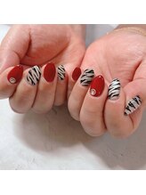 ブラン(blanc)/ゼブラ柄ネイル