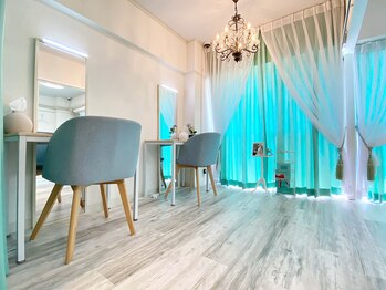 アンドナイン(AND NINE)/店内待合スペース