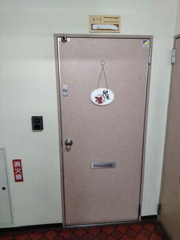 卯屋/営業中は吊るした札が出ています