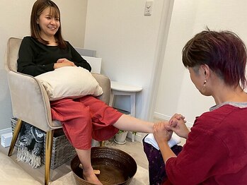 しわ華/施術前の足もみ　カウンセリング