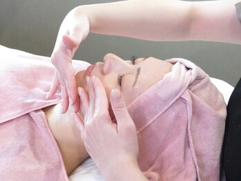 アデュラリアン(Adularian)の写真/《韓国式艶肌ピーリングでぷりんぷりん肌GET》ニキビケア/シミ改善◎自信の持てる、水光グロス肌へ♪