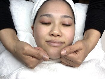 エステサロンセイ(SEI)の写真/小顔になりたい方やエラ張りが気になる方は必見!こだわりのオールハンド施術で驚きの小顔を実現♪