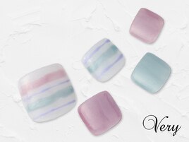 淡いブランケットネイル