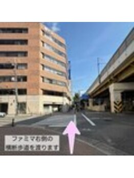 メモト 西中島南方 新大阪(memoto)/信号を渡り直進します。