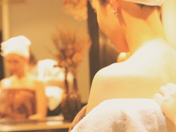 ツーエイチバーバー 新宿理容室(2H barber)/オフショルなどの背中が出る服に