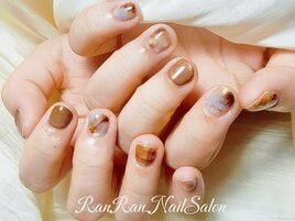 琥珀ブラウン秋冬ネイル