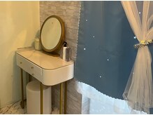 ル ボヌール/お直しができる鏡台もございます