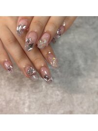 ピンクのきらきらネイル