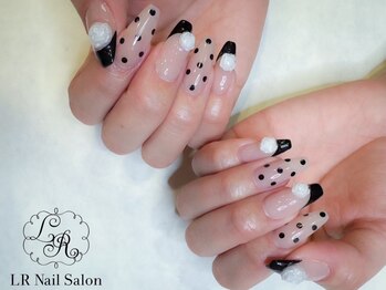 エルアールネイルサロン 梅田本店(LR)の写真/【トレンドのワンホンネイル★ストーン/パーツ付け放題】10-20代に大人気!!周りと差がつく華やかデザイン◇