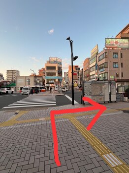 プラスブロウ 亀有店(+brow)/道案内:改札を出て左です