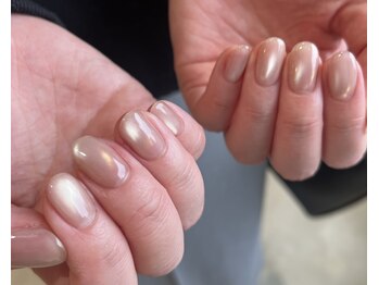 メリア(MERIA)の写真/【話題の“enoi”取扱い店】うるつやマグネットで指先を綺麗に魅せる上品ネイルを♪オフィスネイルにも◎
