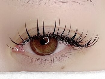 ラヴィアスプラス(LAVIAS+)の写真/こだわり商材でまつ毛の負担軽減×毎朝のメイクも快適に！貴女の魅力を最大限引き出す仕上がりを実現◎