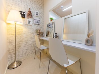 エクステンショントマト 梅田店(Extention TOMATO)/内観★メイク直しルーム