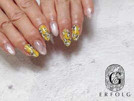 元気なイエロー×フラワーネイル
