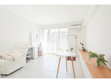 ミータイム(me time!)の雰囲気（白を基調とした清潔感あふれる完全プライベートサロンです。）