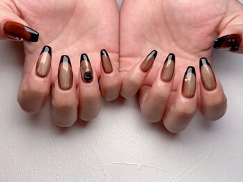 秋ネイル　フレンチ　シンプル