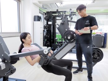 オスポールジム 浅草橋店(AuSportGym)の写真/【注目!!】ヒップアップ専用マシン完備★スクワット以外のヒップアップ種目多数！プロの力で効率的に◎